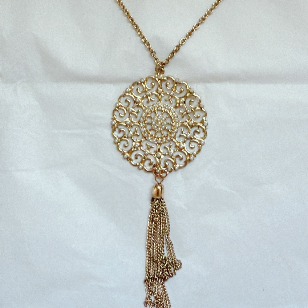 Elegant Gold Pendant Necklace - Picture 6 of 6